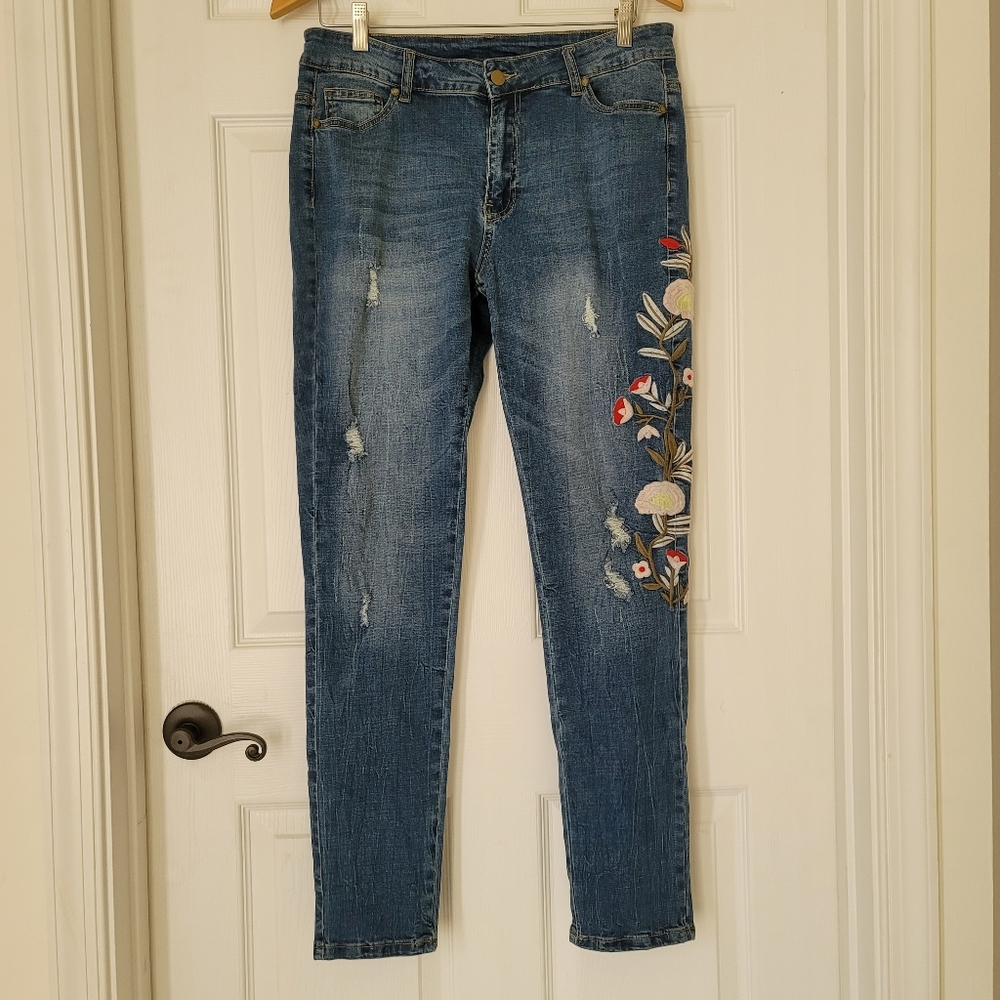 Tempo Paris Denim Jeans Size Large Embroidery Detail
